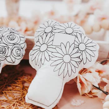 Doodle Pillow Art Kit: Easter & Spring